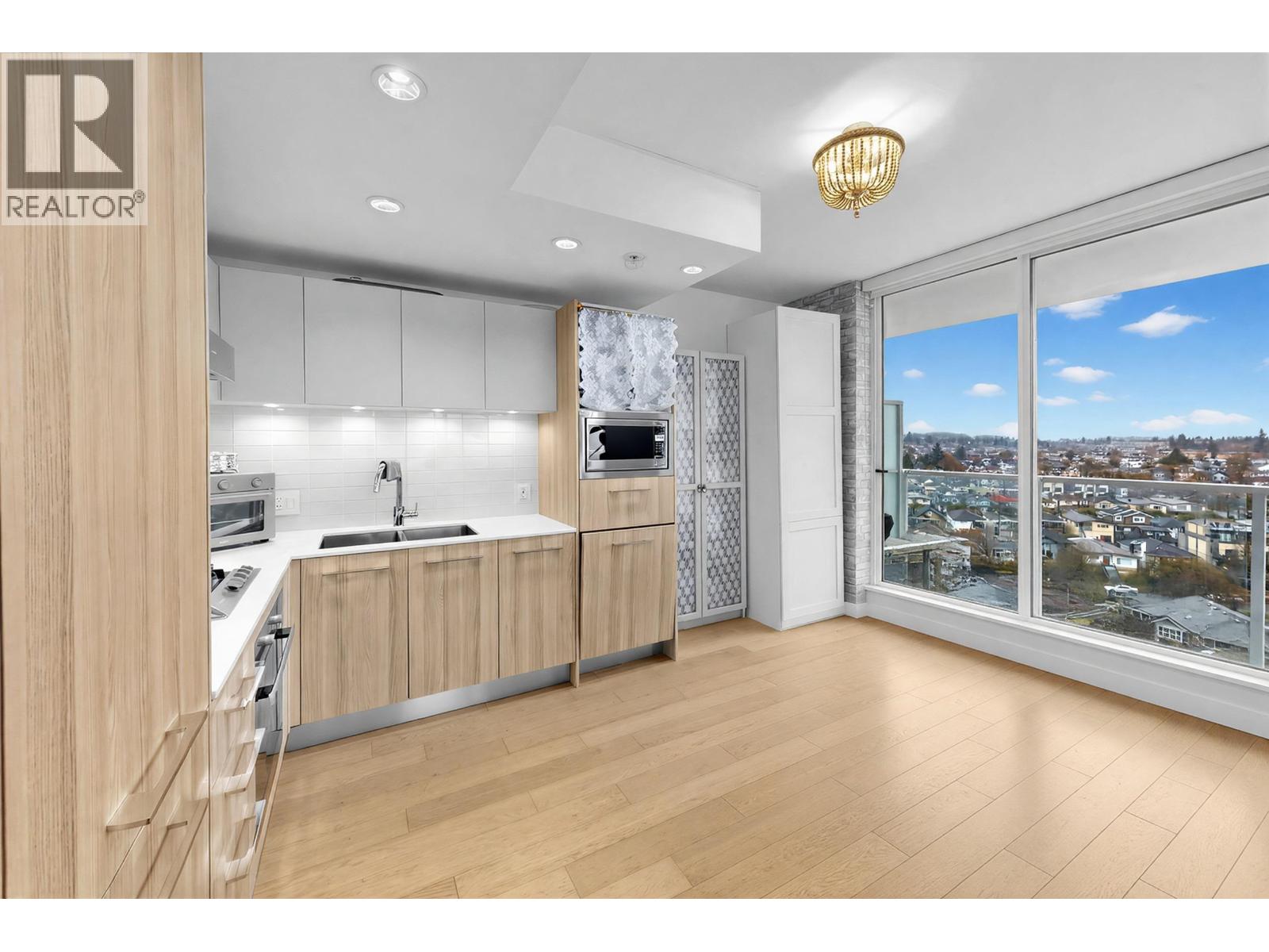 1510 2220 Kingsway Property Photo 10