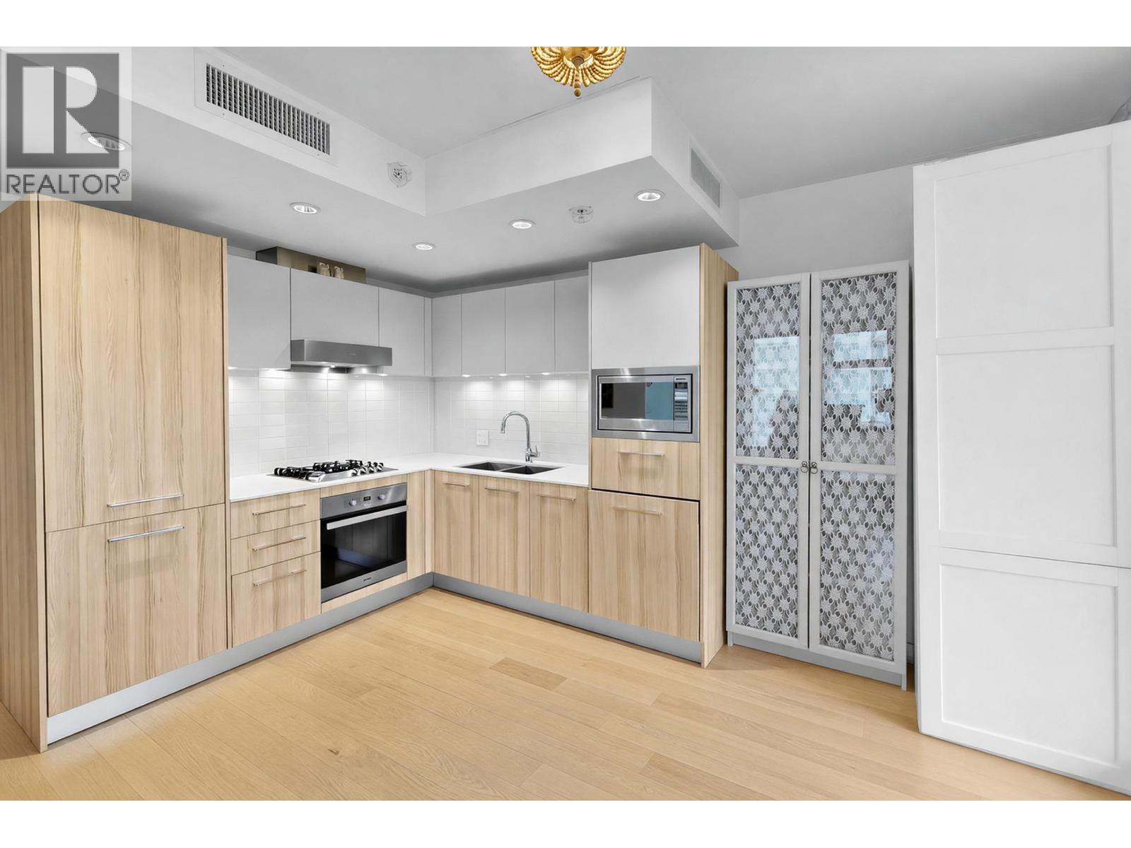 1510 2220 Kingsway Property Photo 13