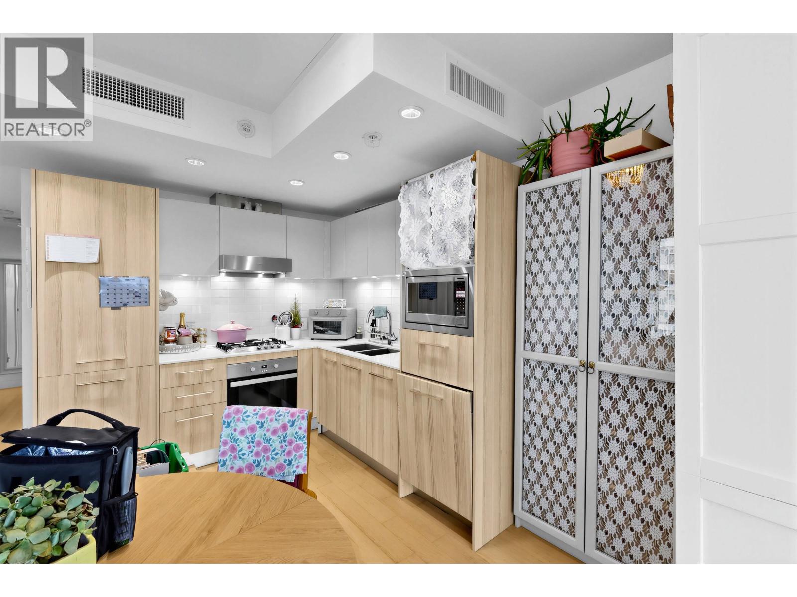 1510 2220 Kingsway Property Photo 14
