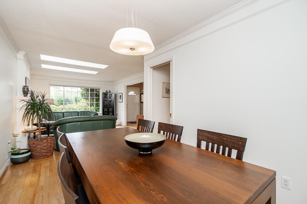 954 160b Street Property Photo 11
