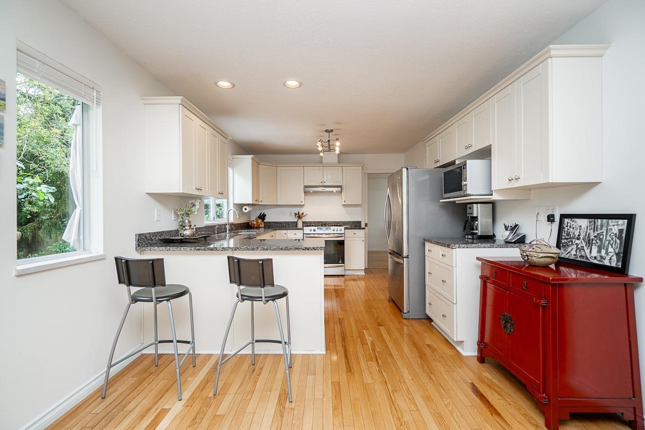 954 160b Street Property Photo 17