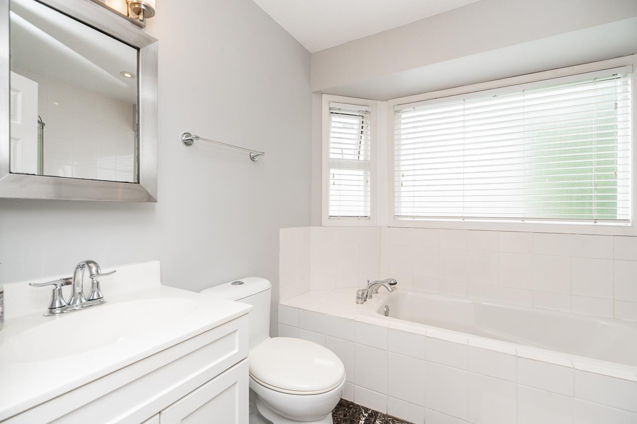 954 160b Street Property Photo 29
