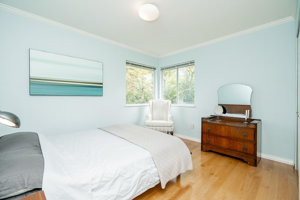 954 160b Street Property Photo 33