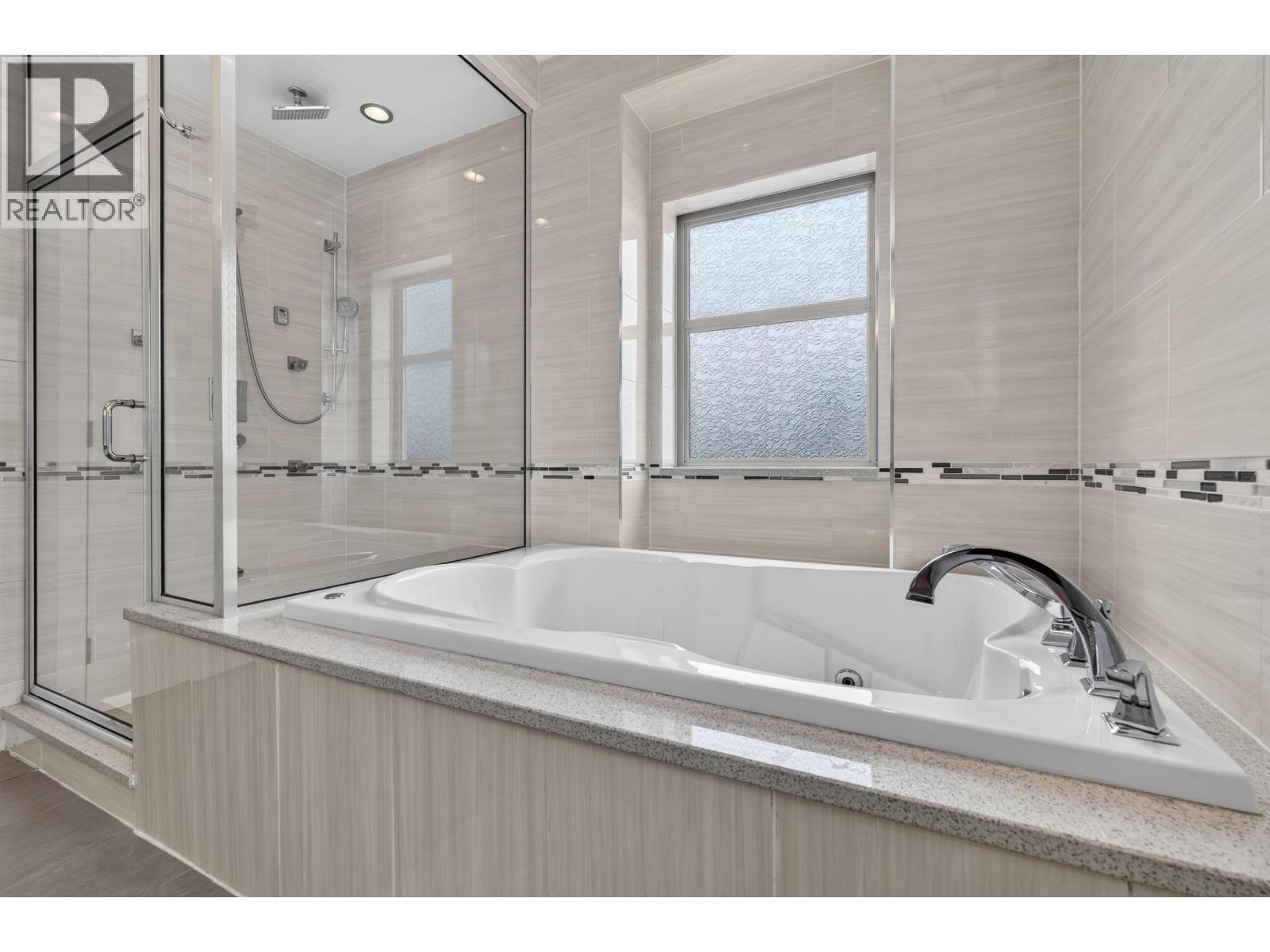 1010 E 55th Avenue Property Photo 23