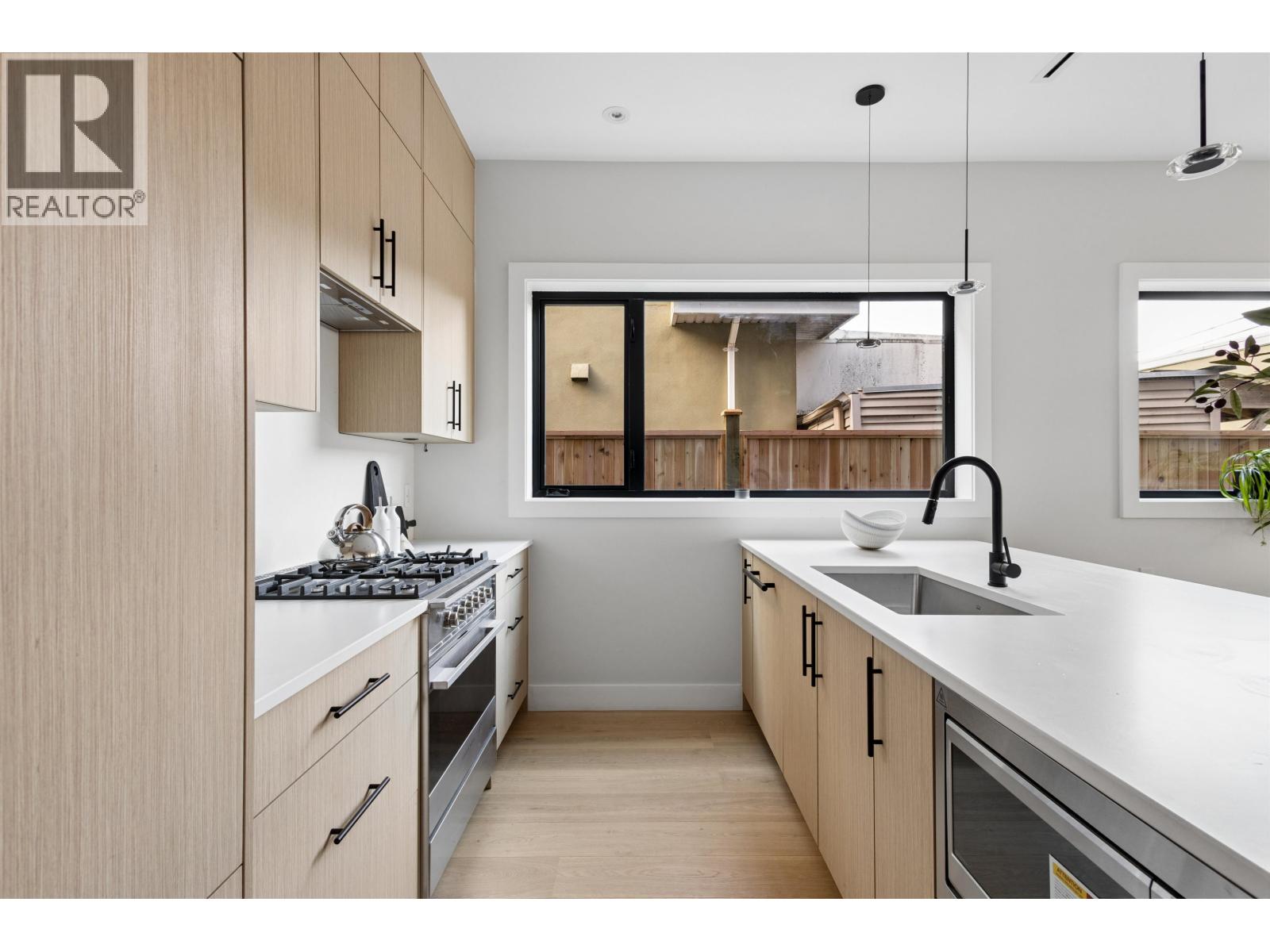 3 2017 E 23rd Avenue Property Photo 3