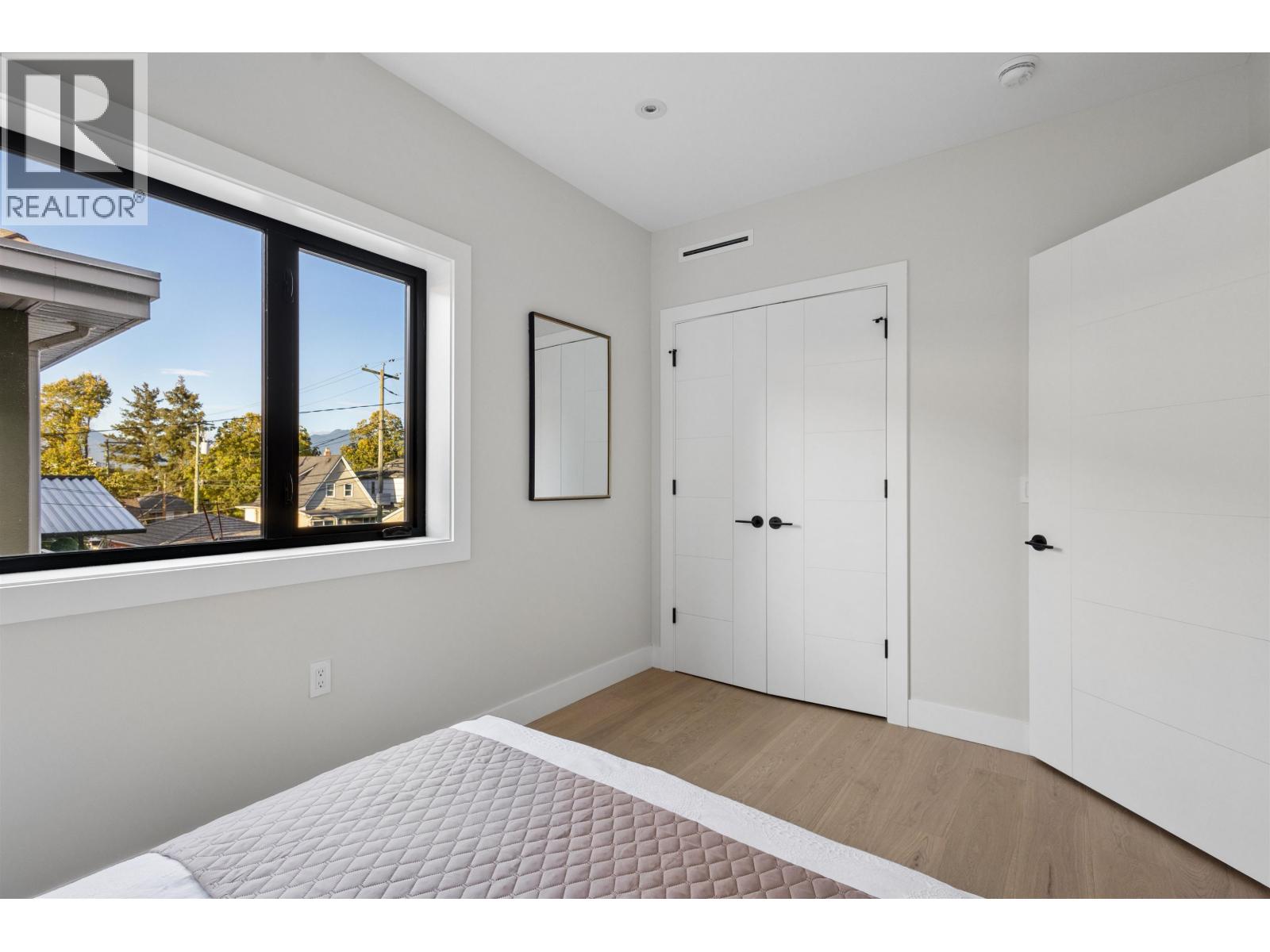 3 2017 E 23rd Avenue Property Photo 13