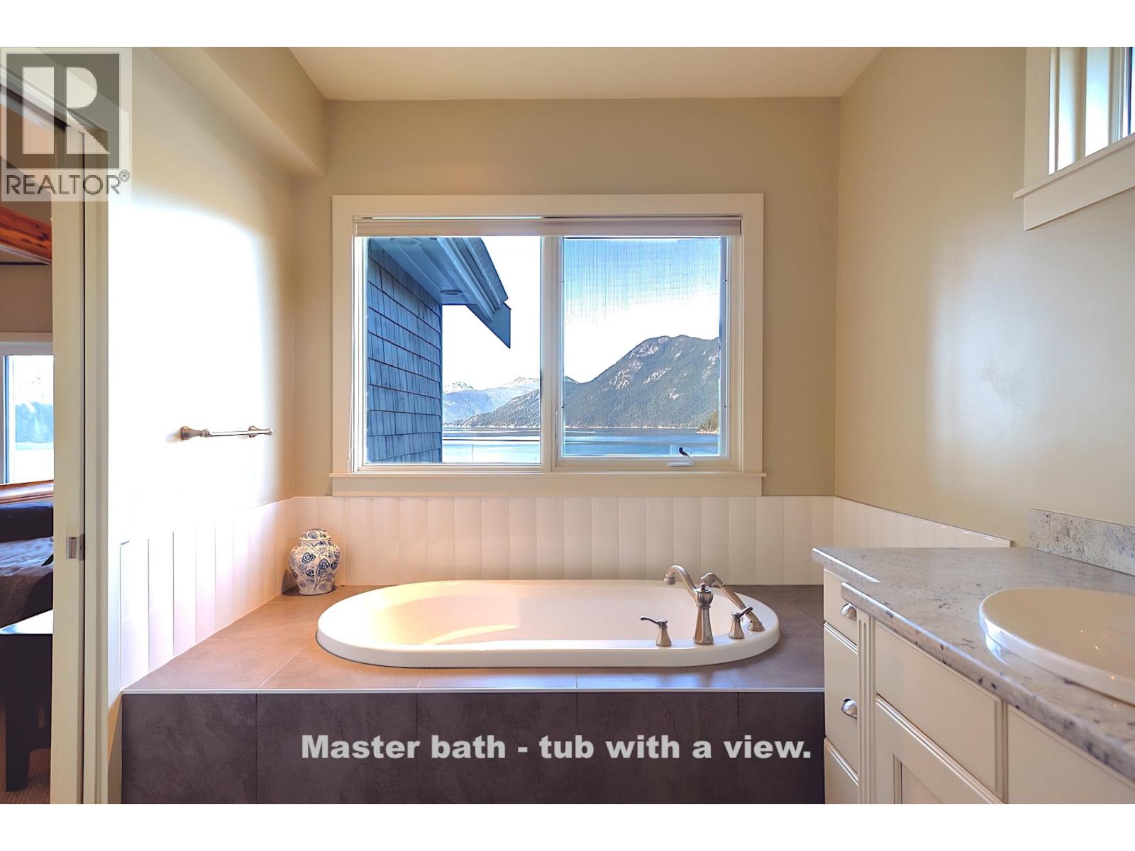 6560 N Gale Avenue Property Photo 17