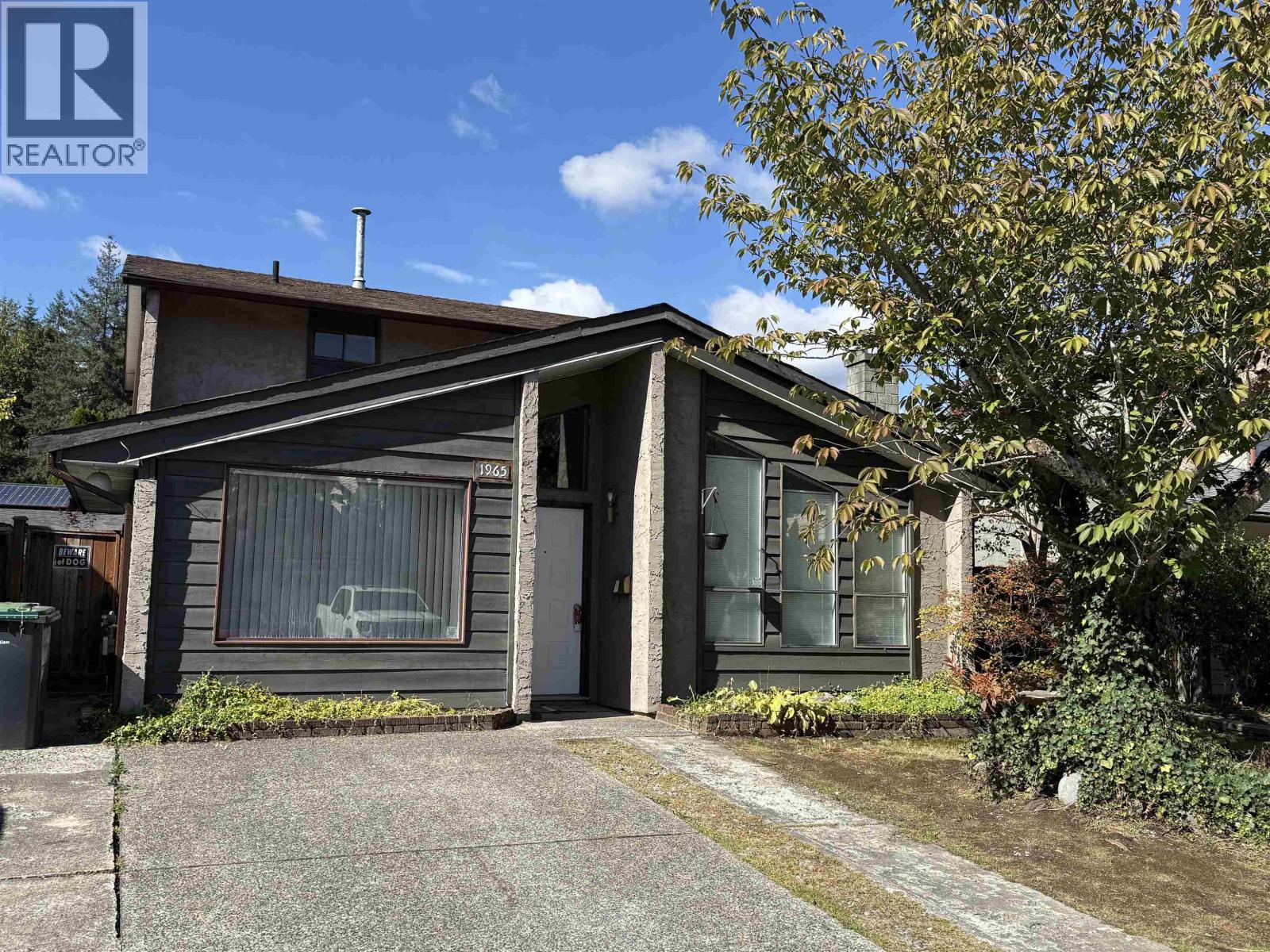 1965 Flynn Crescent Property Photo 1