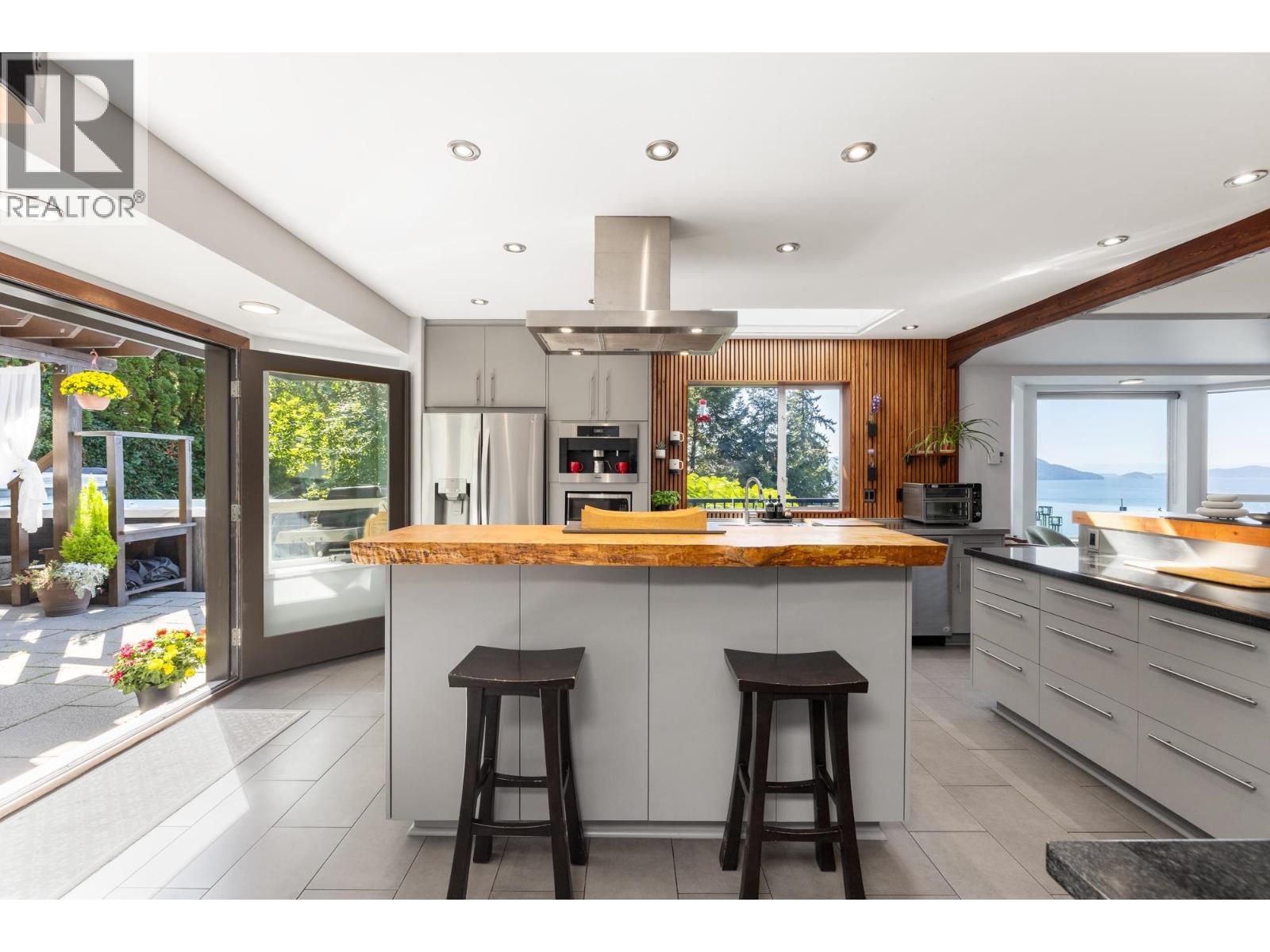350 Bayview Place Property Photo 1