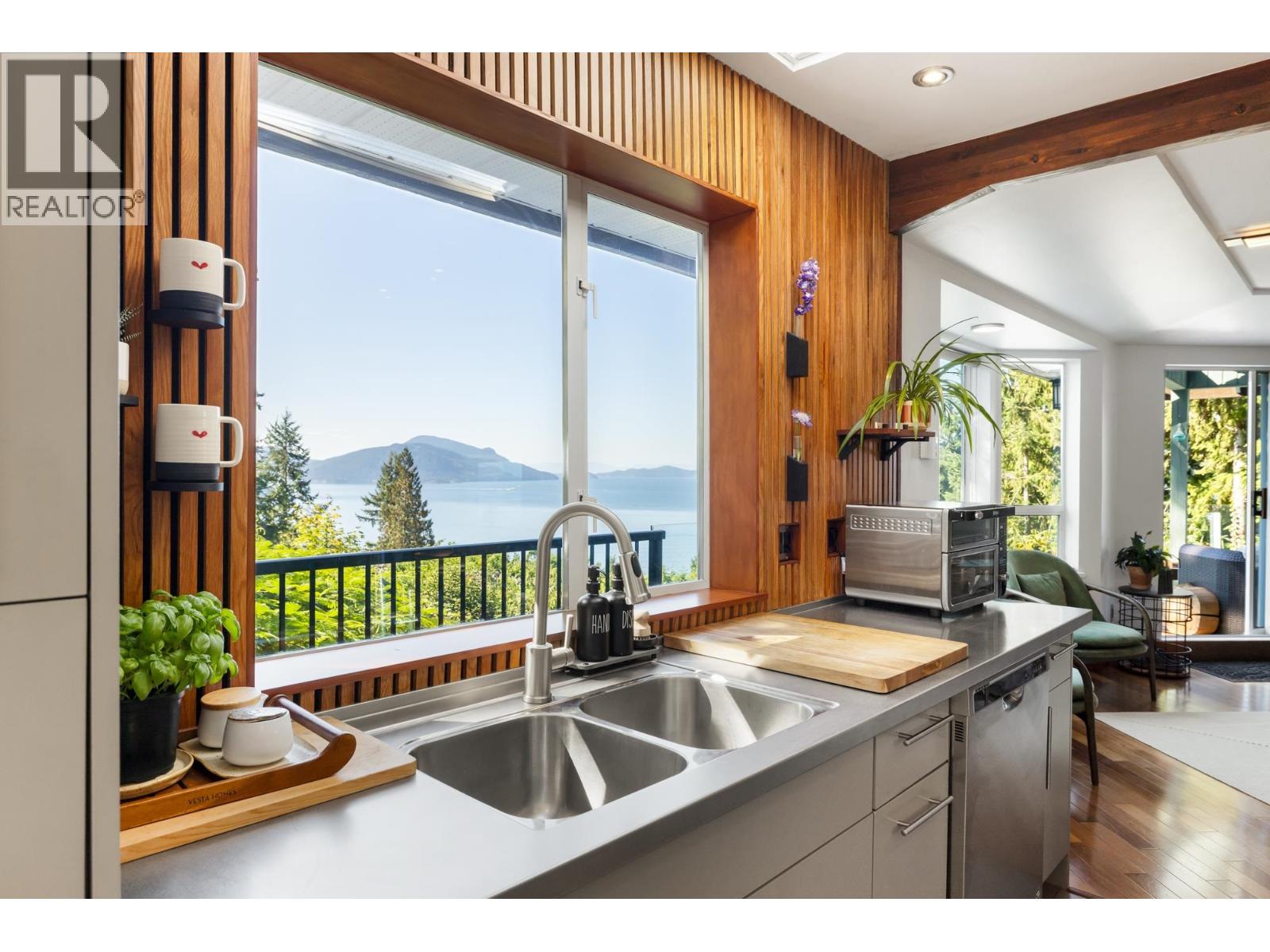 350 Bayview Place Property Photo 2