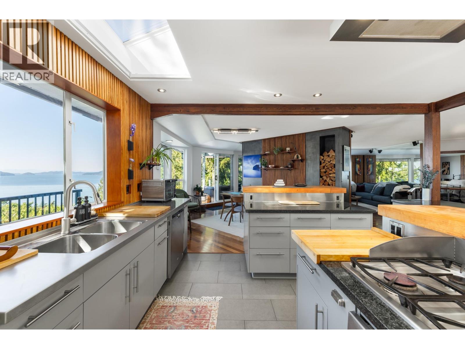 350 Bayview Place Property Photo 3