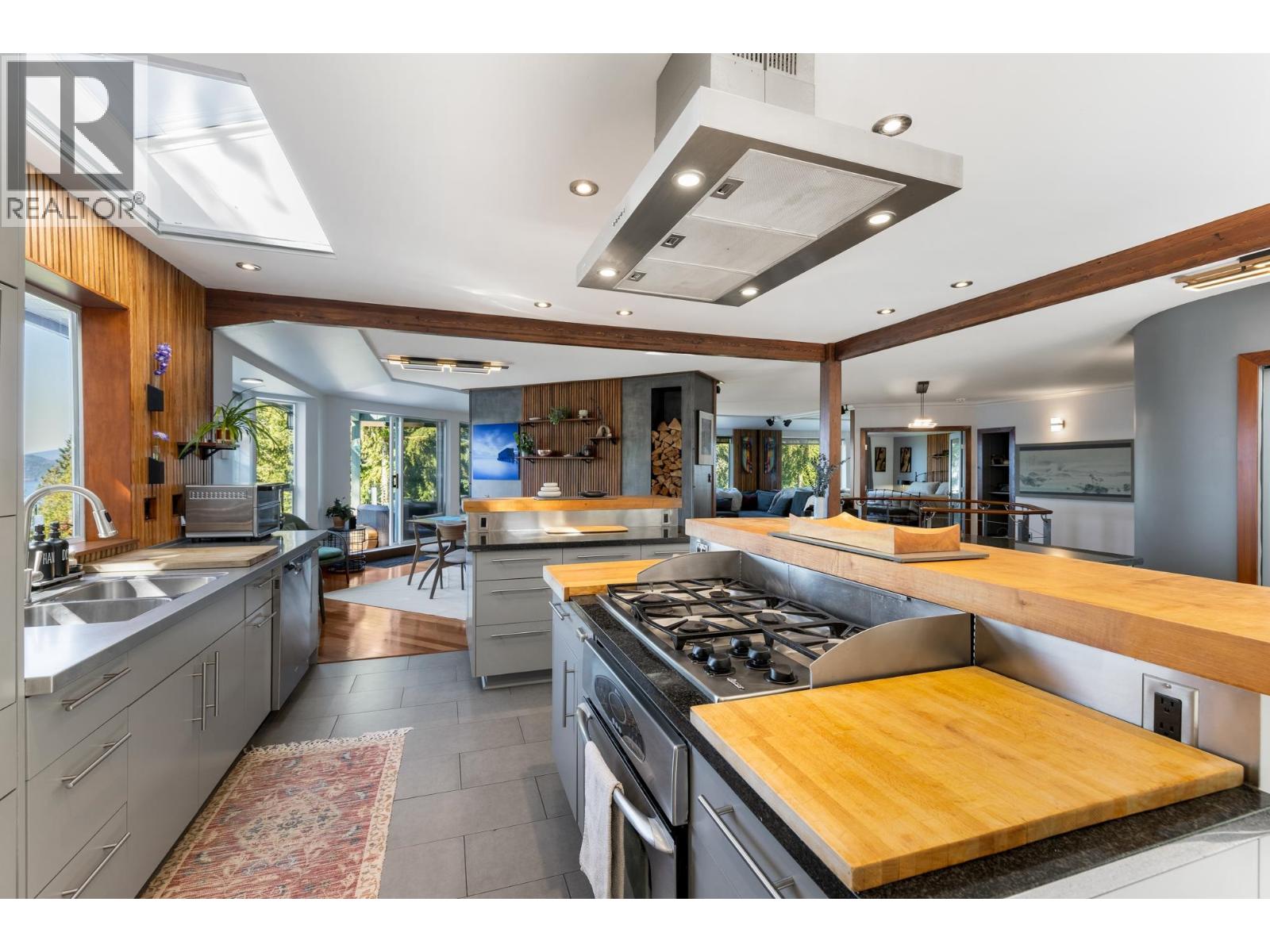 350 Bayview Place Property Photo 4