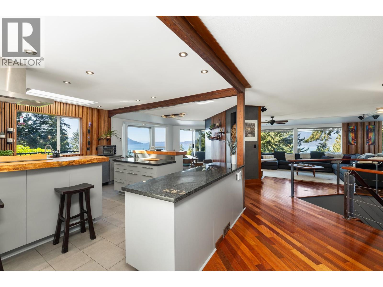 350 Bayview Place Property Photo 6