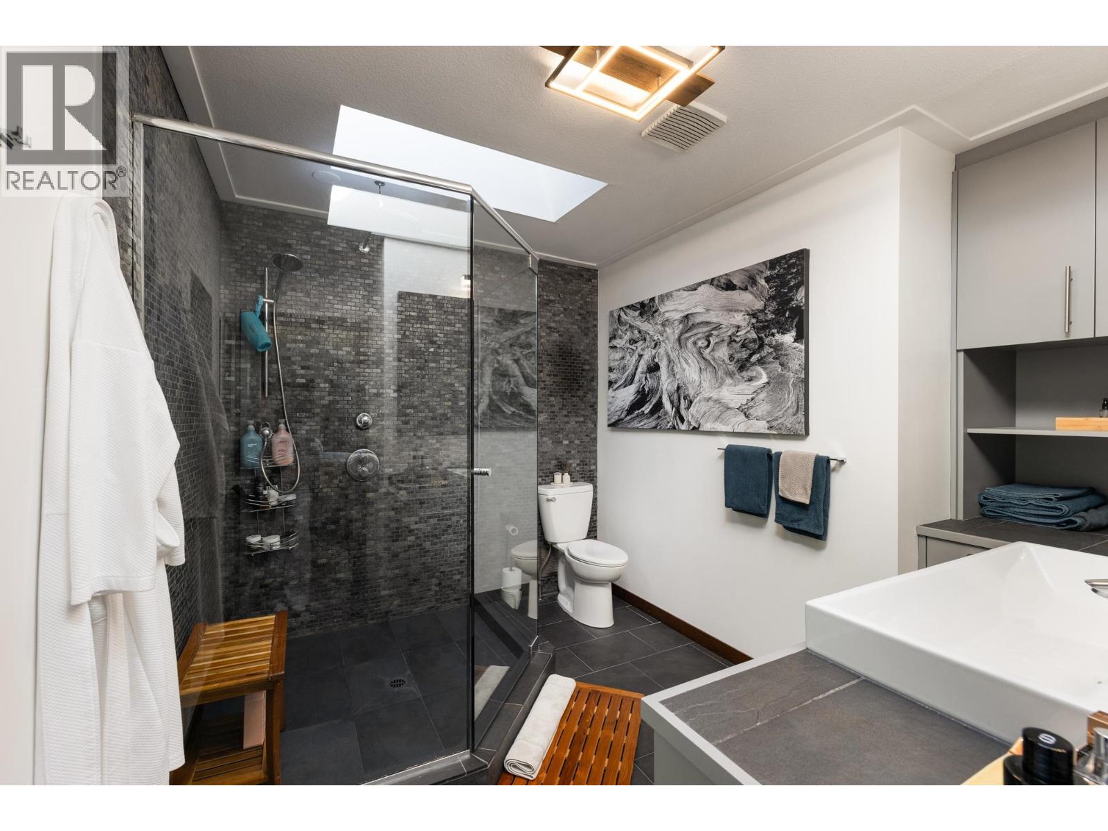 350 Bayview Place Property Photo 16