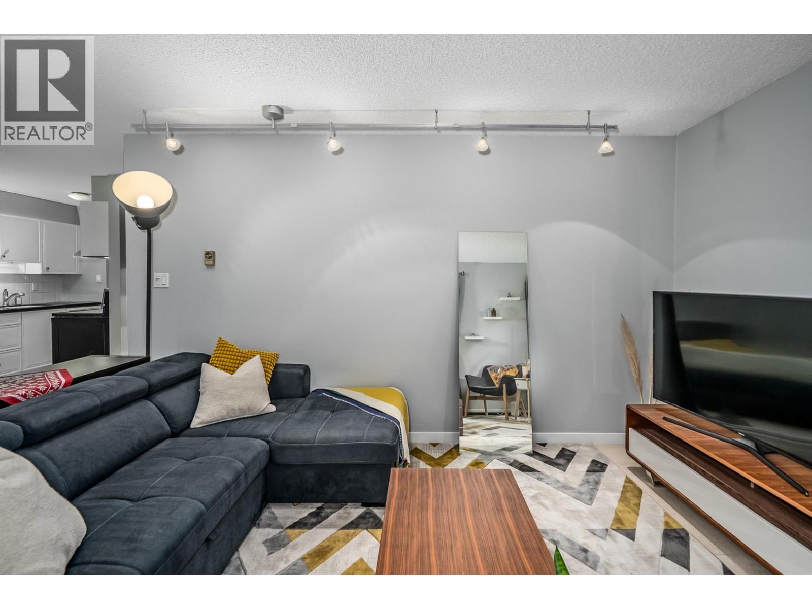 111 6655 Lynas Lane Property Photo 3