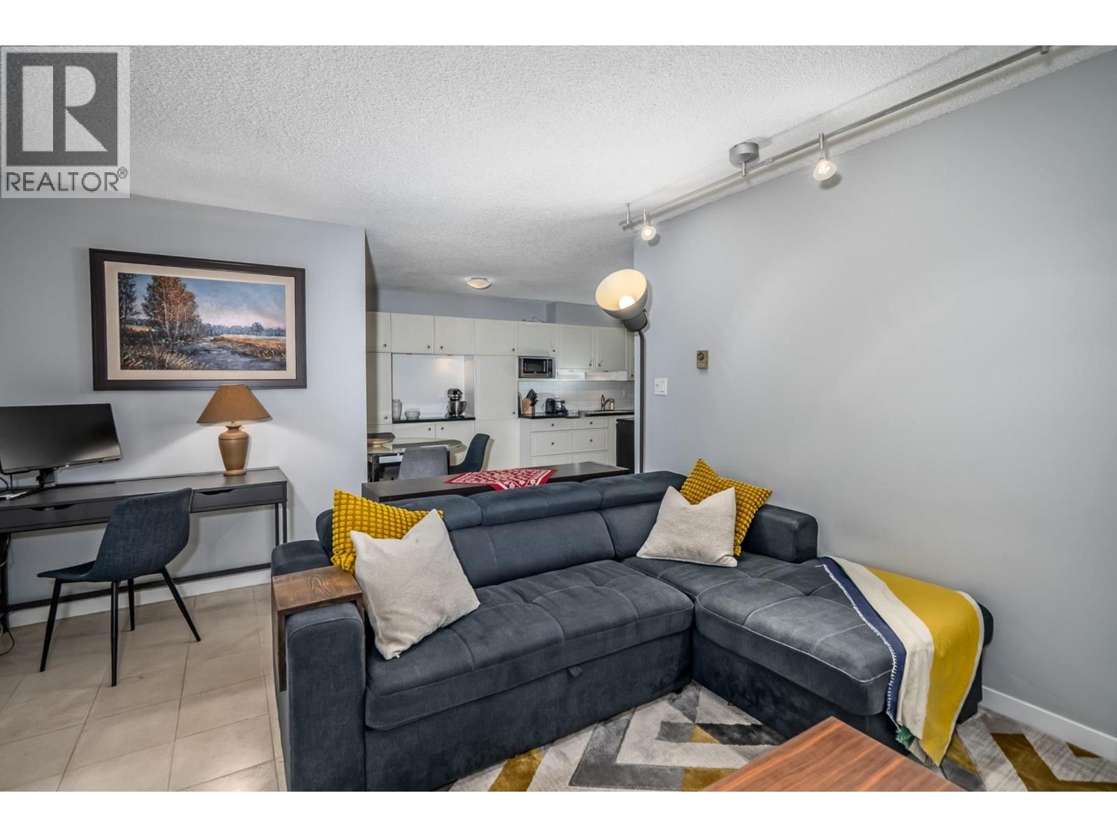 111 6655 Lynas Lane Property Photo 4