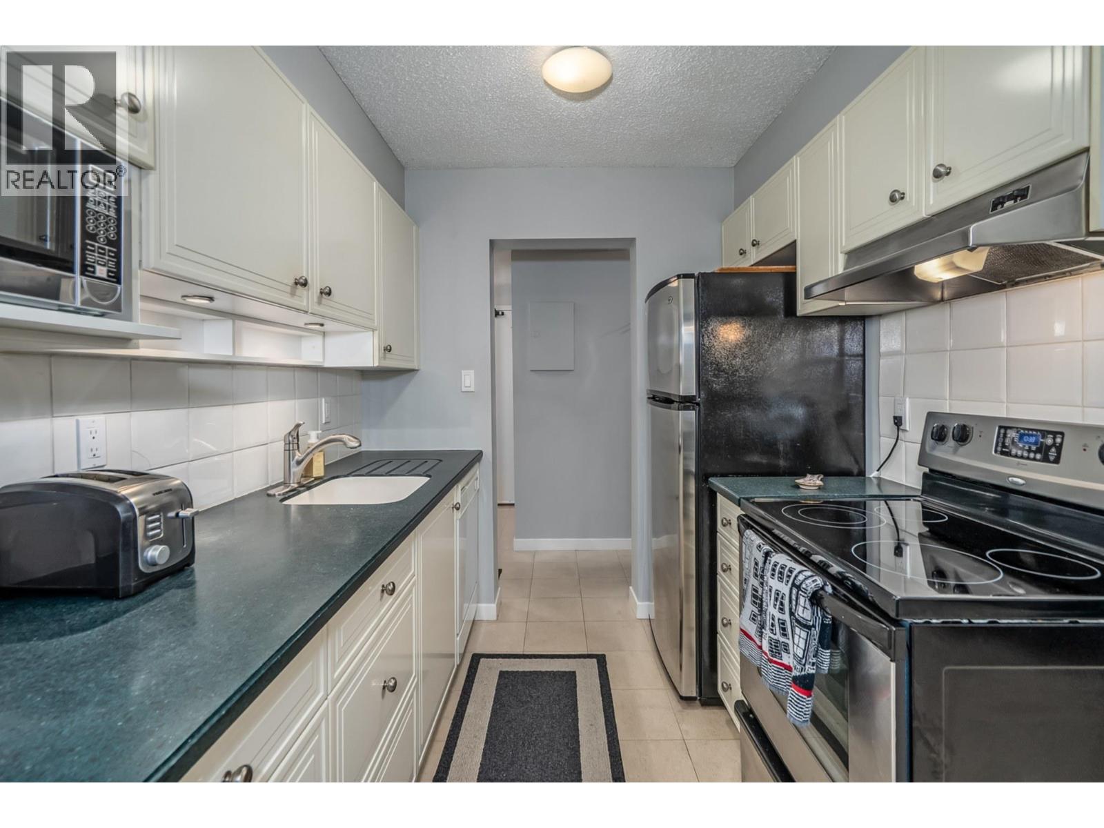 111 6655 Lynas Lane Property Photo 10