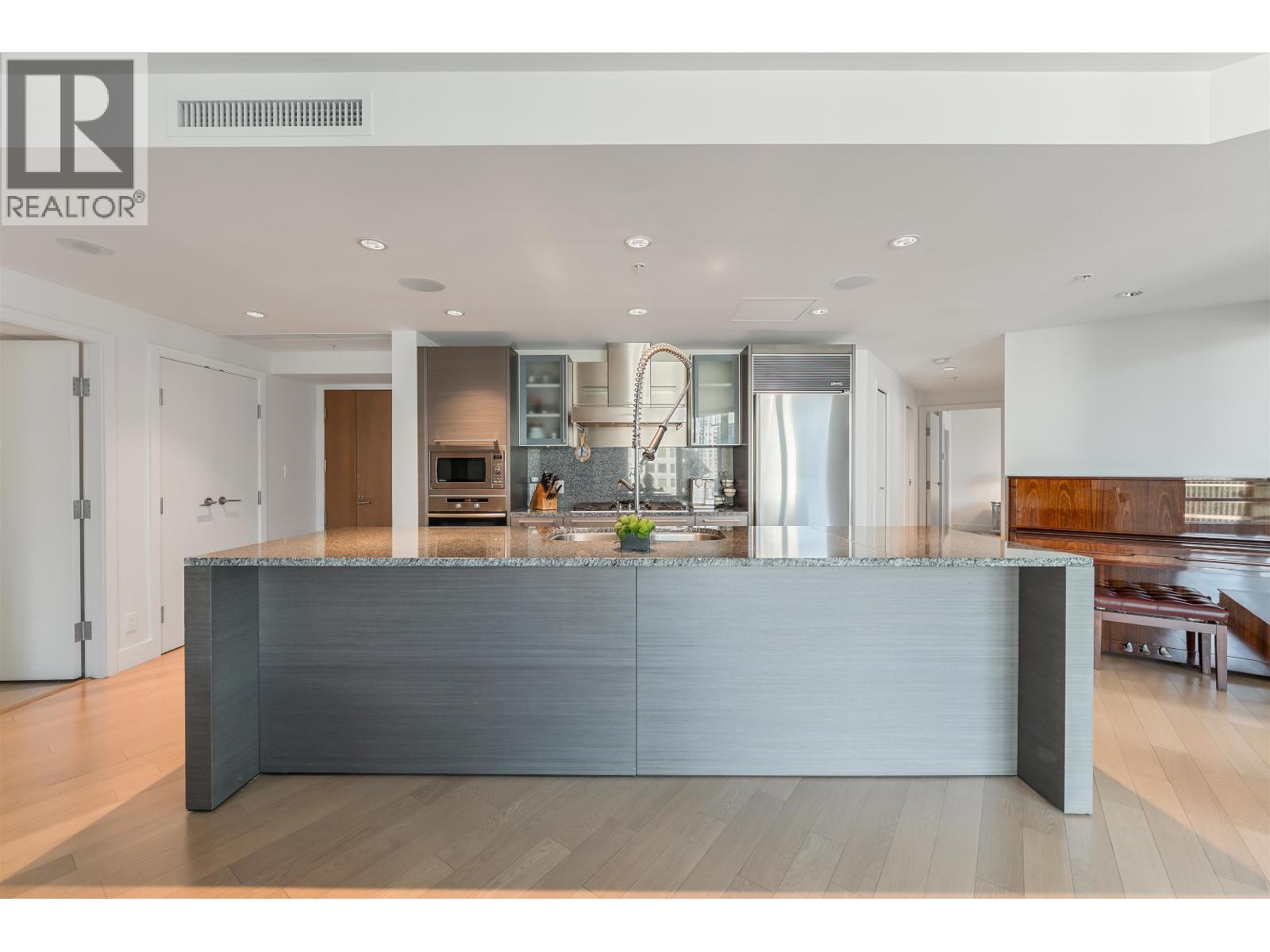 1809 1111 Alberni Street Property Photo 3