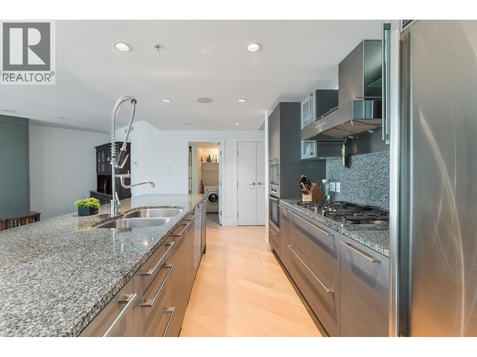 1809 1111 Alberni Street Property Photo 5