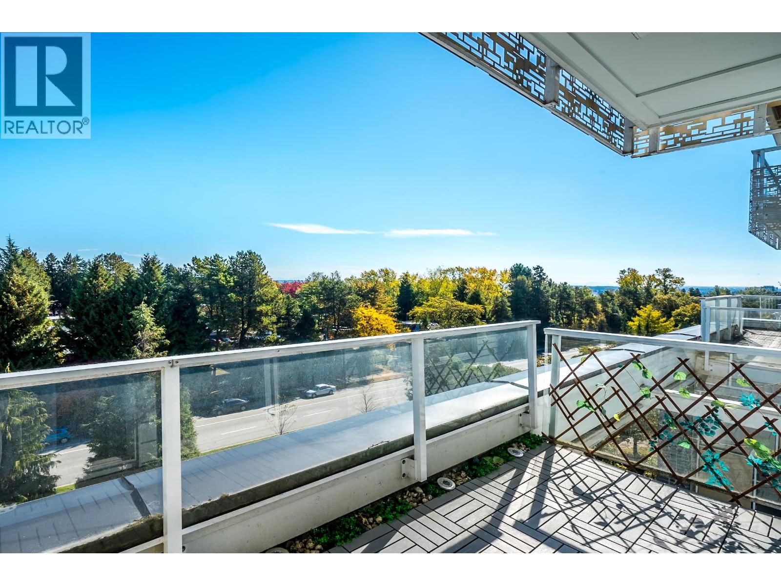 602 6677 Cambie Street Property Photo 1