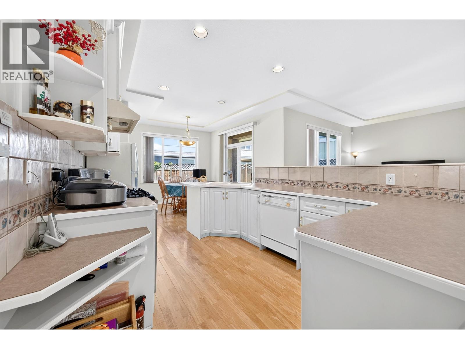 6215 Dunsmuir Crescent Property Photo 11