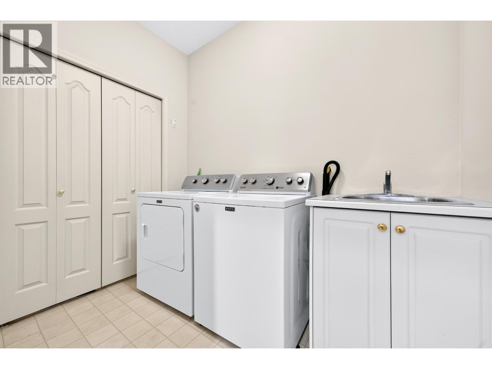 6215 Dunsmuir Crescent Property Photo 16