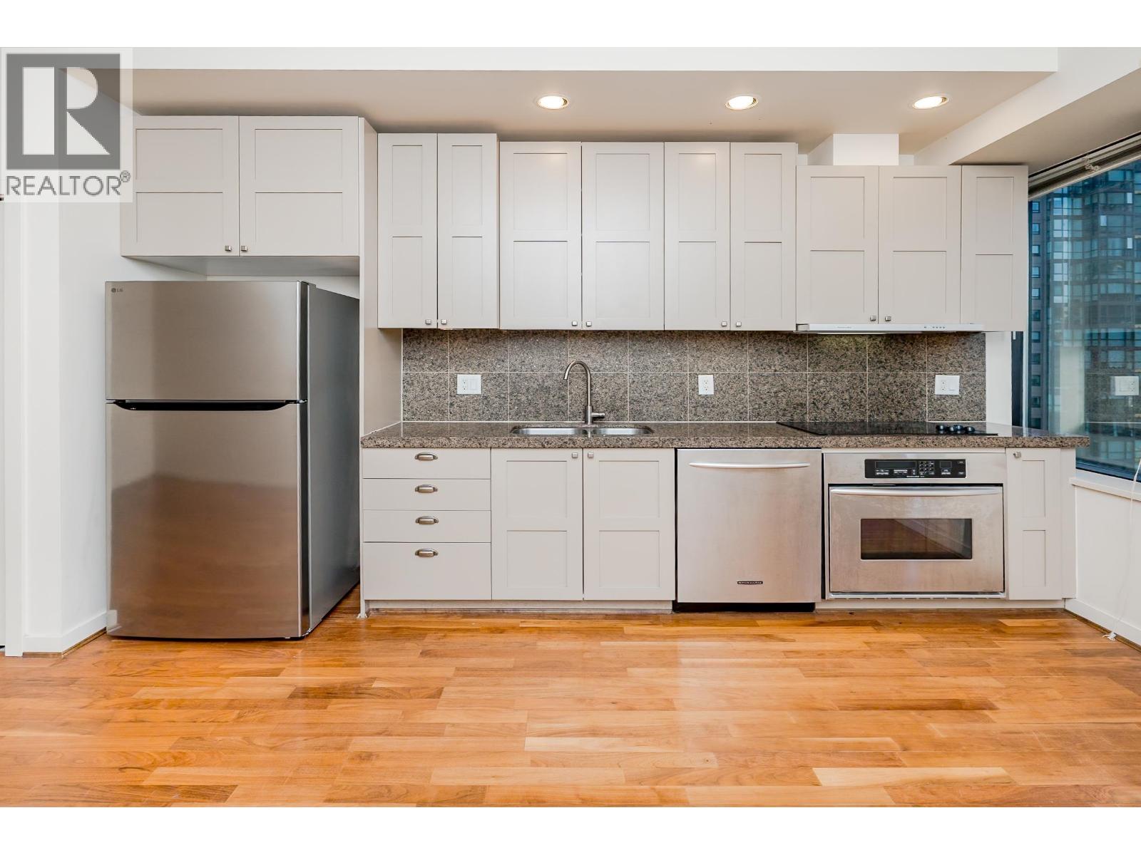 1113 1333 W Georgia Street Property Photo 3