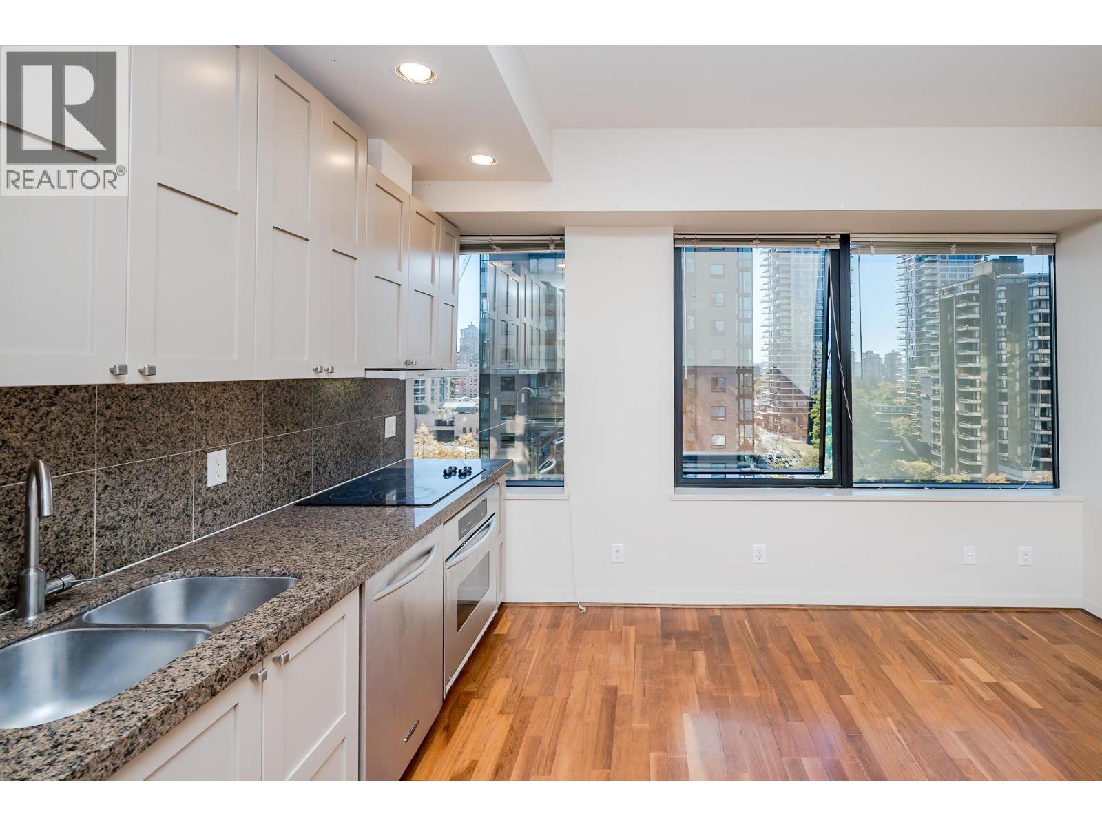 1113 1333 W Georgia Street Property Photo 4
