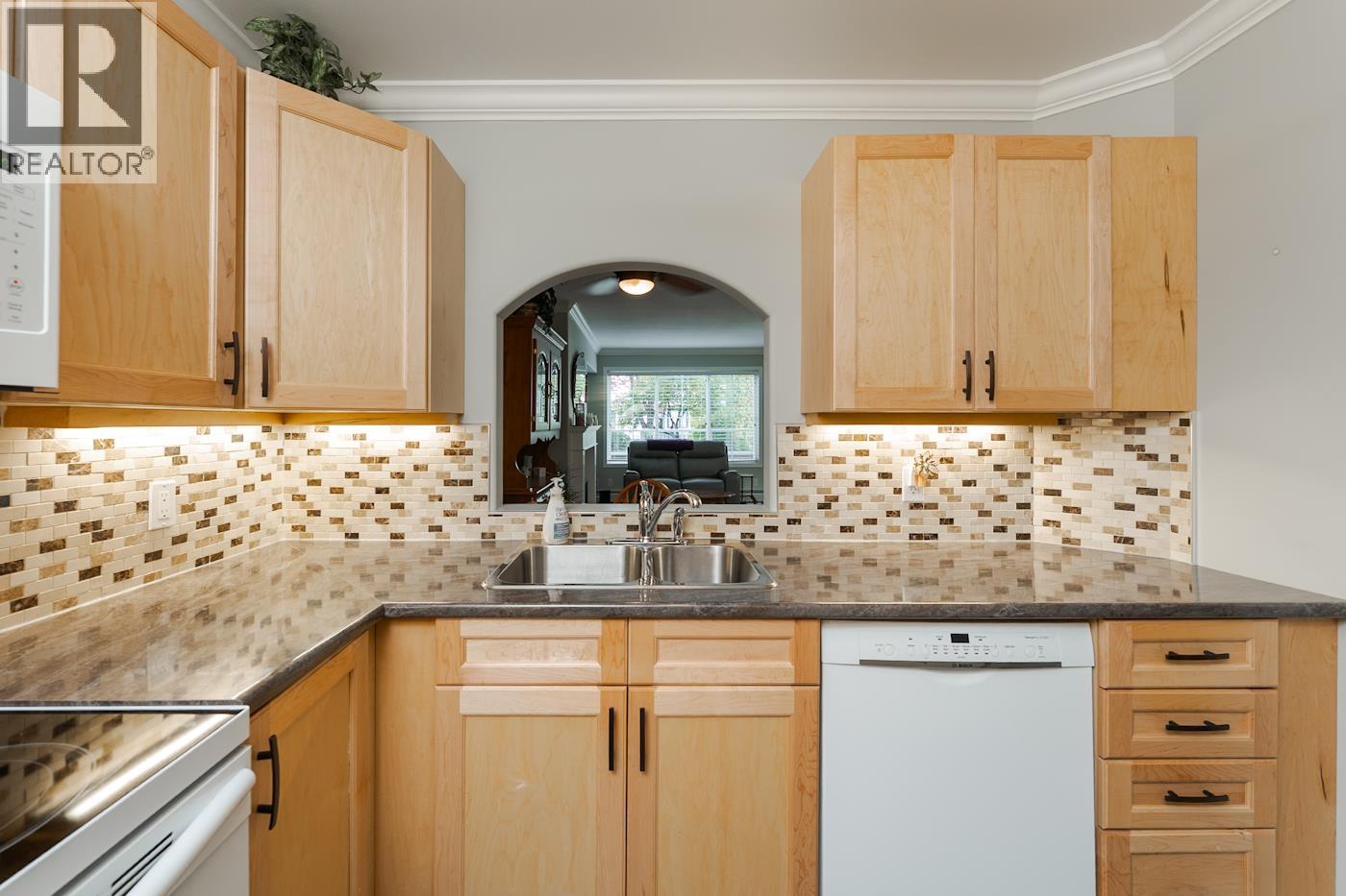 109 2055 Ingledew Street Property Photo 2