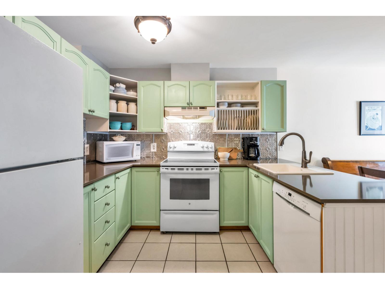 60 9045 Walnut Grove Drive Property Photo 14