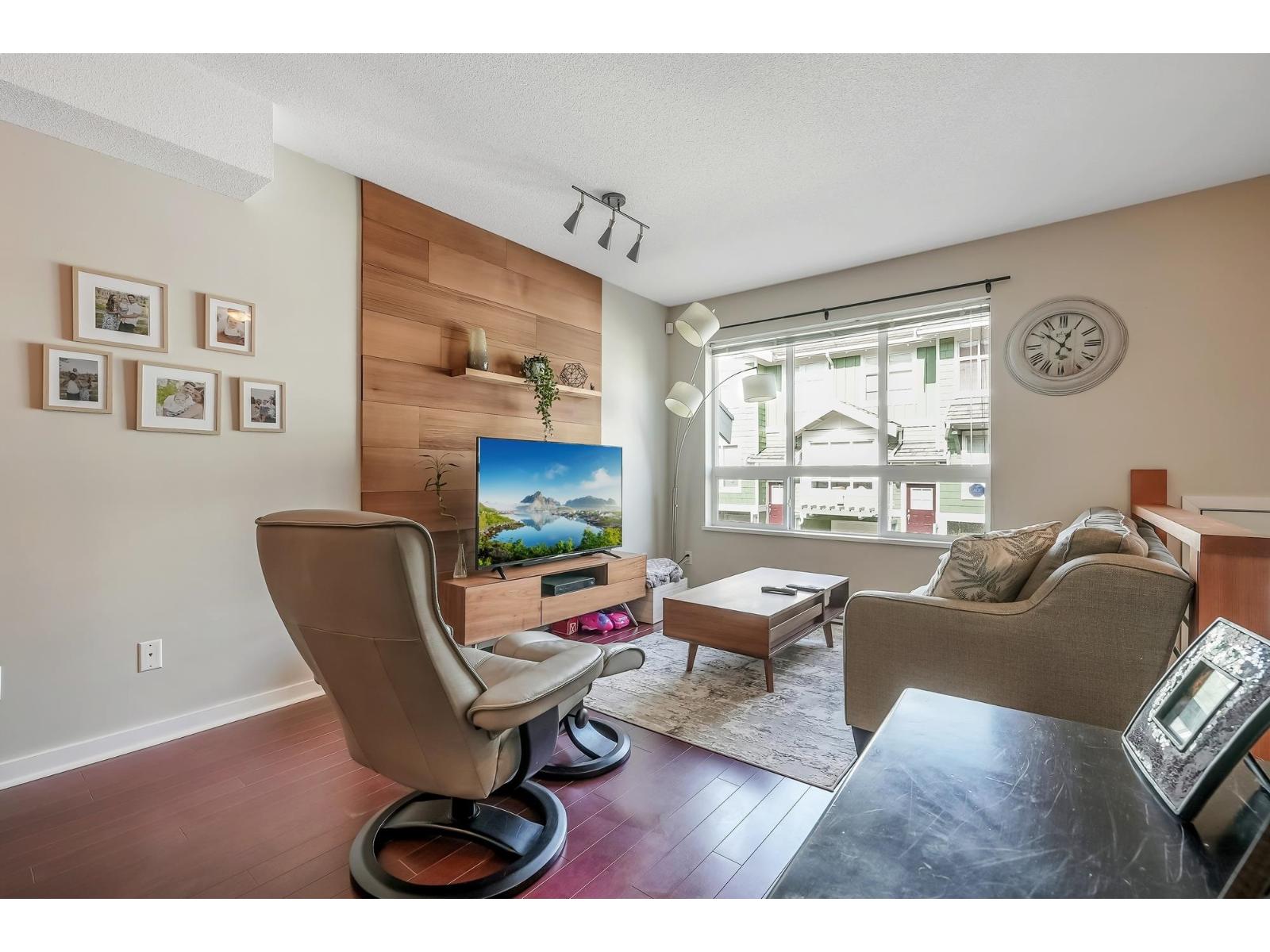 15168 36 Avenue Property Photo 3