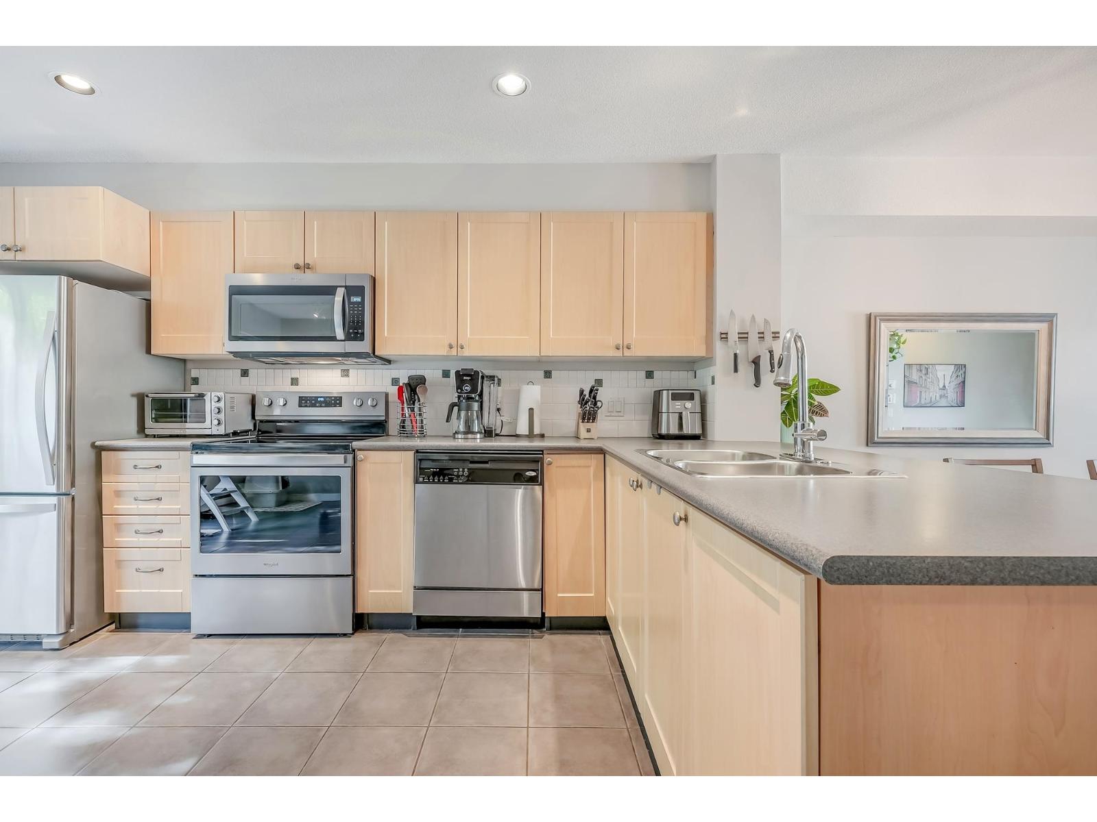 15168 36 Avenue Property Photo 7
