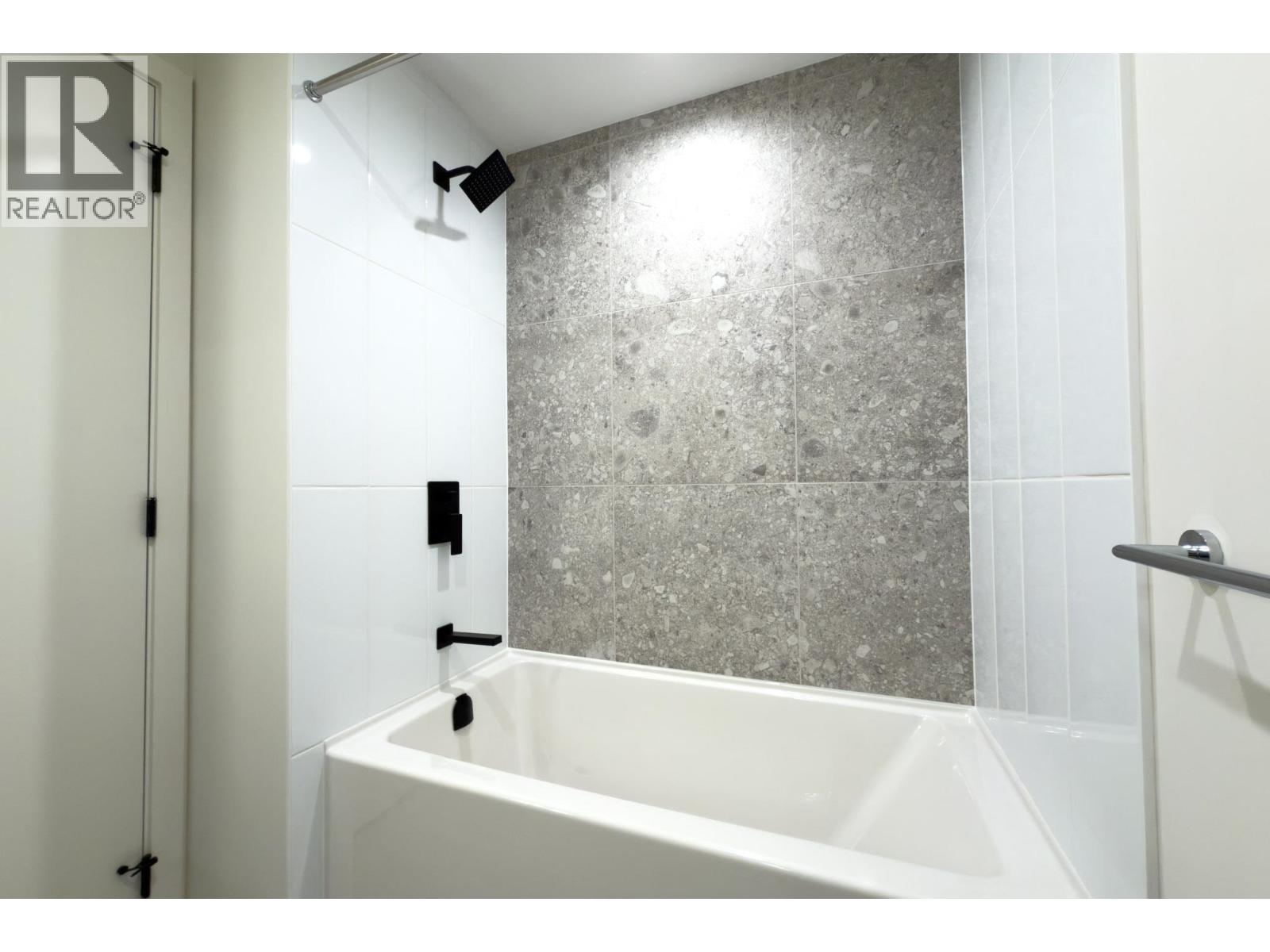 609 2015 St. Johns Street Property Photo 22