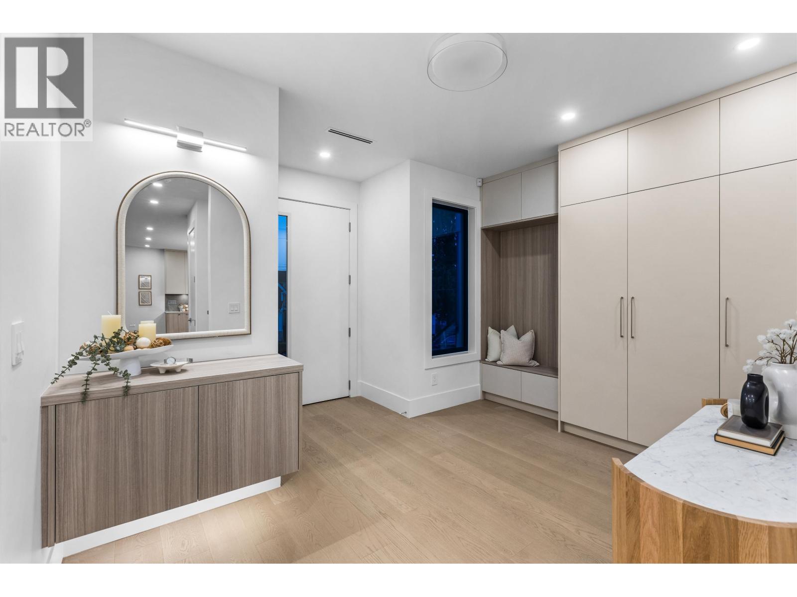 1 7061 Paulus Crescent Property Photo 4