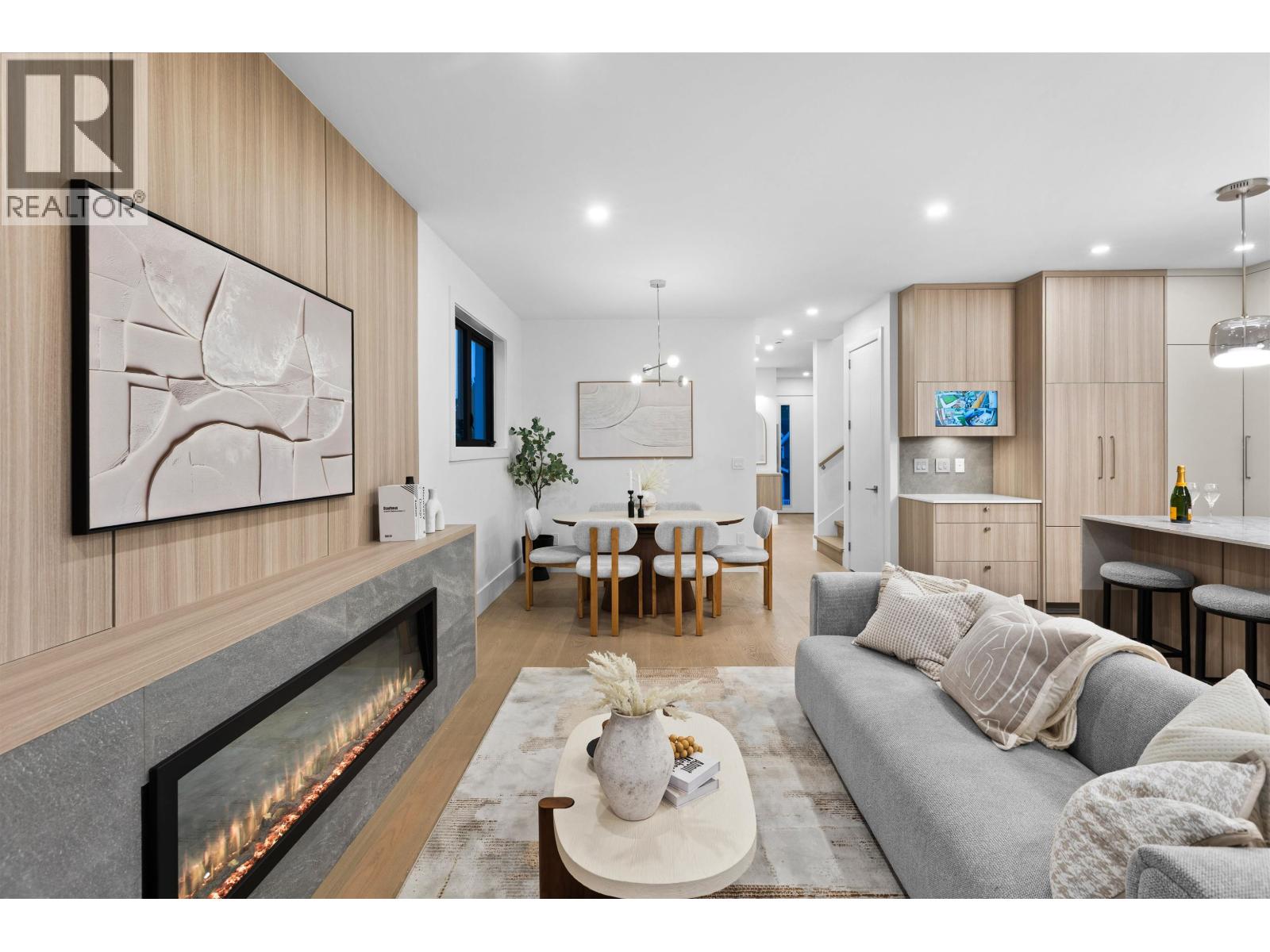 1 7061 Paulus Crescent Property Photo 8
