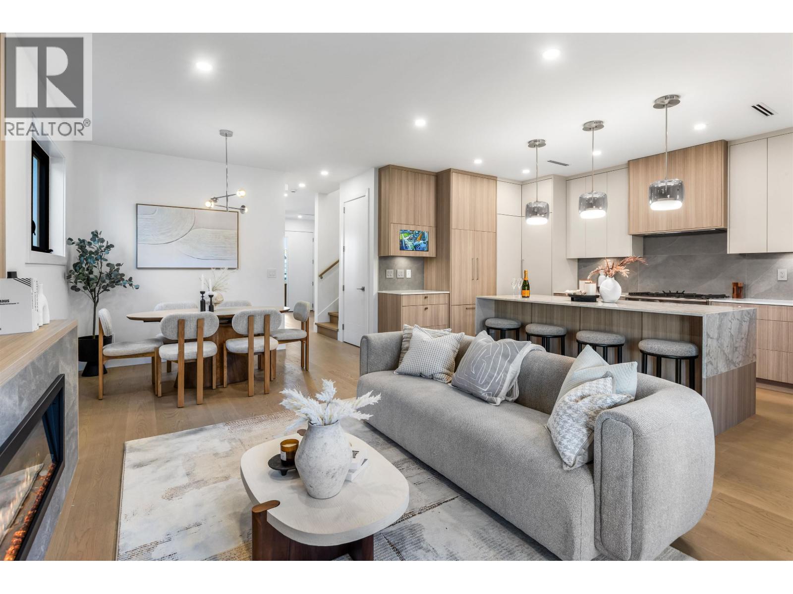 1 7061 Paulus Crescent Property Photo 9