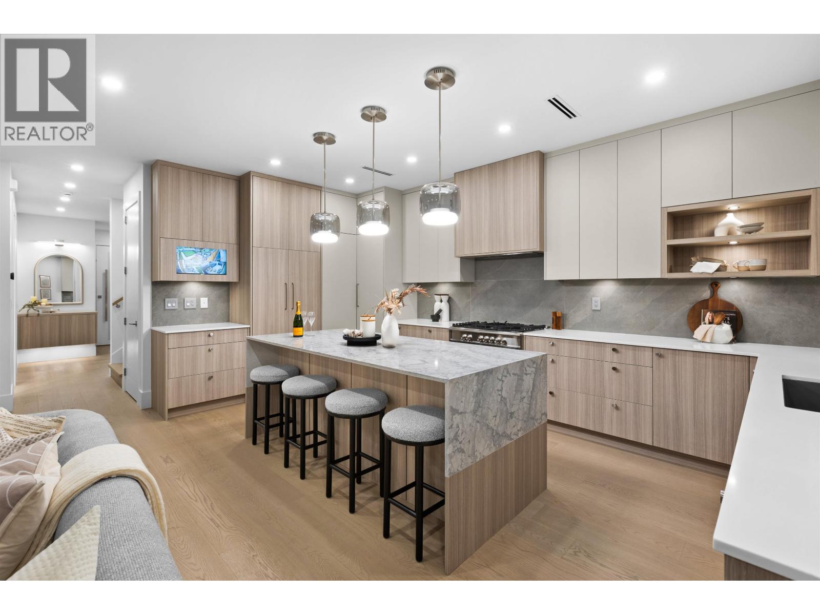 1 7061 Paulus Crescent Property Photo 10