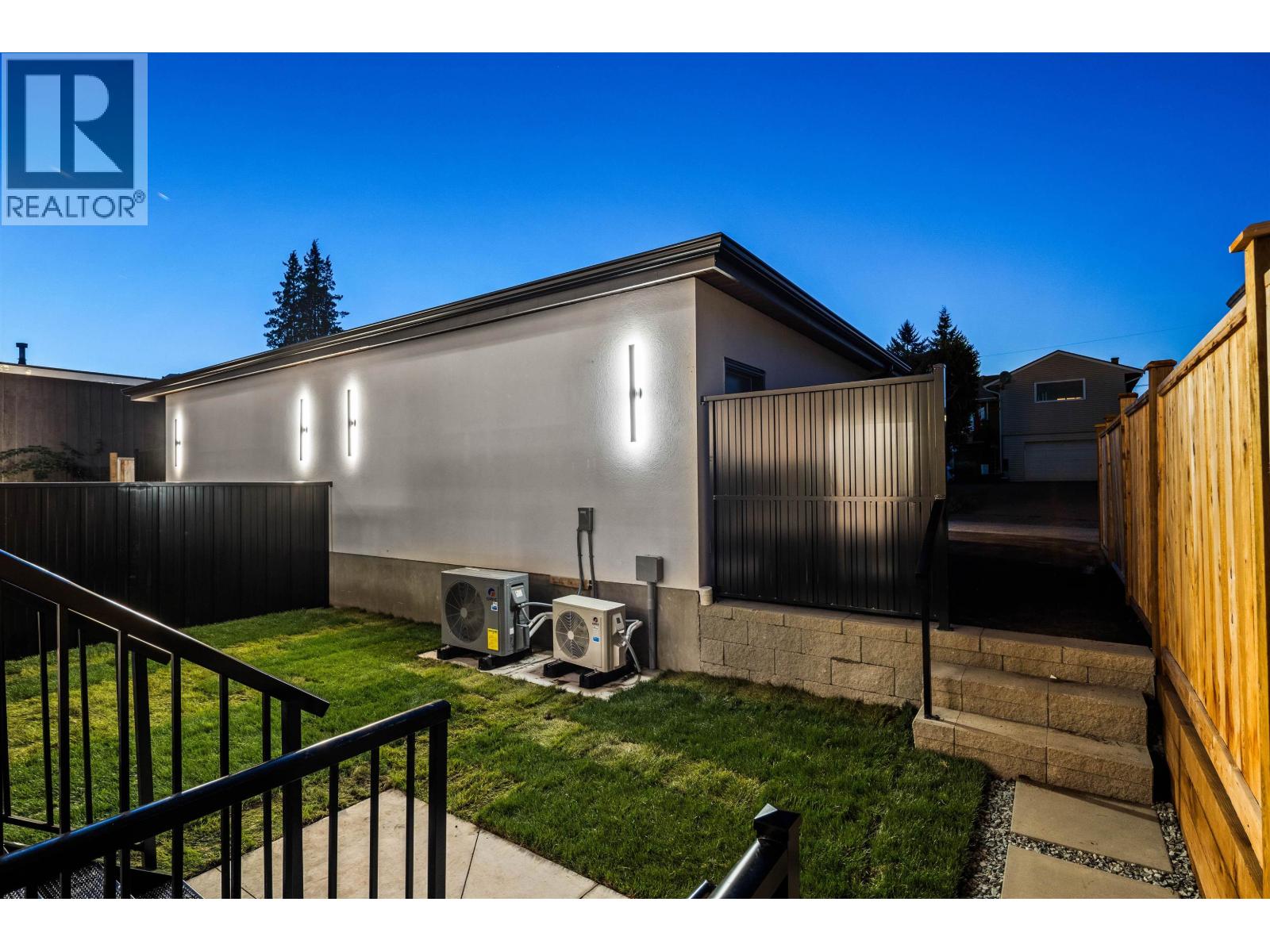 1 7061 Paulus Crescent Property Photo 27