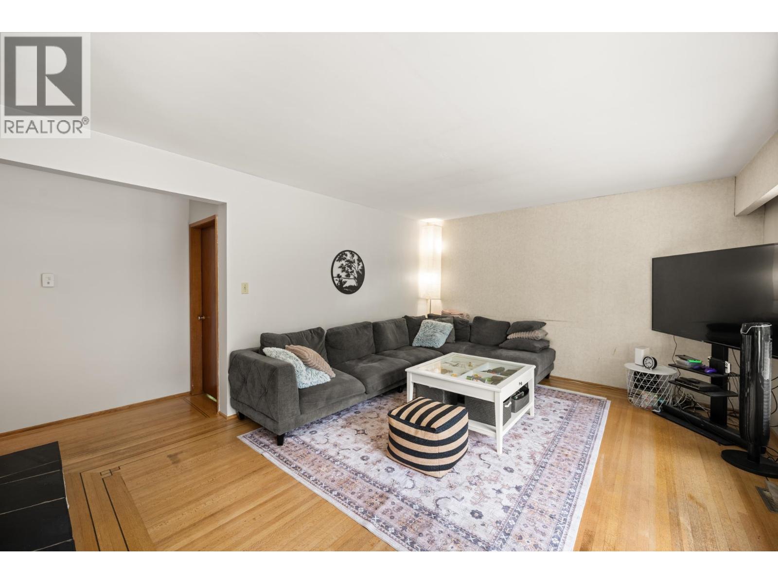 1001 Gatensbury Street Property Photo 16