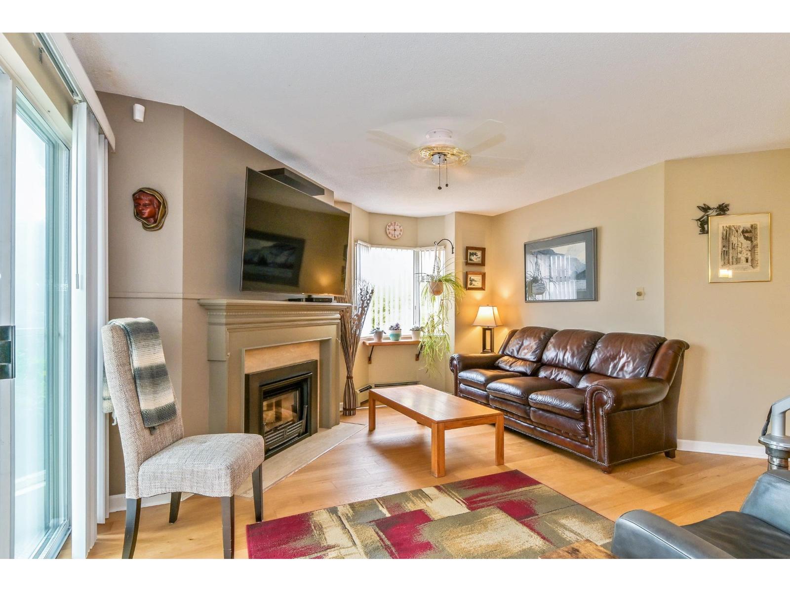 113 1442 Foster Street Property Photo 5