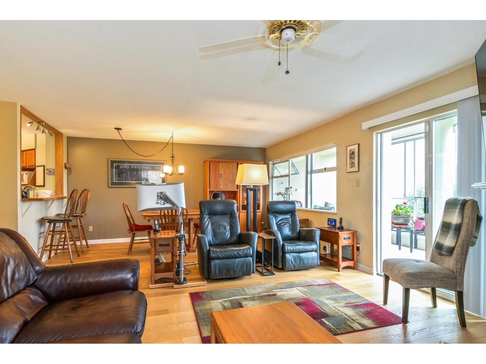 113 1442 Foster Street Property Photo 6