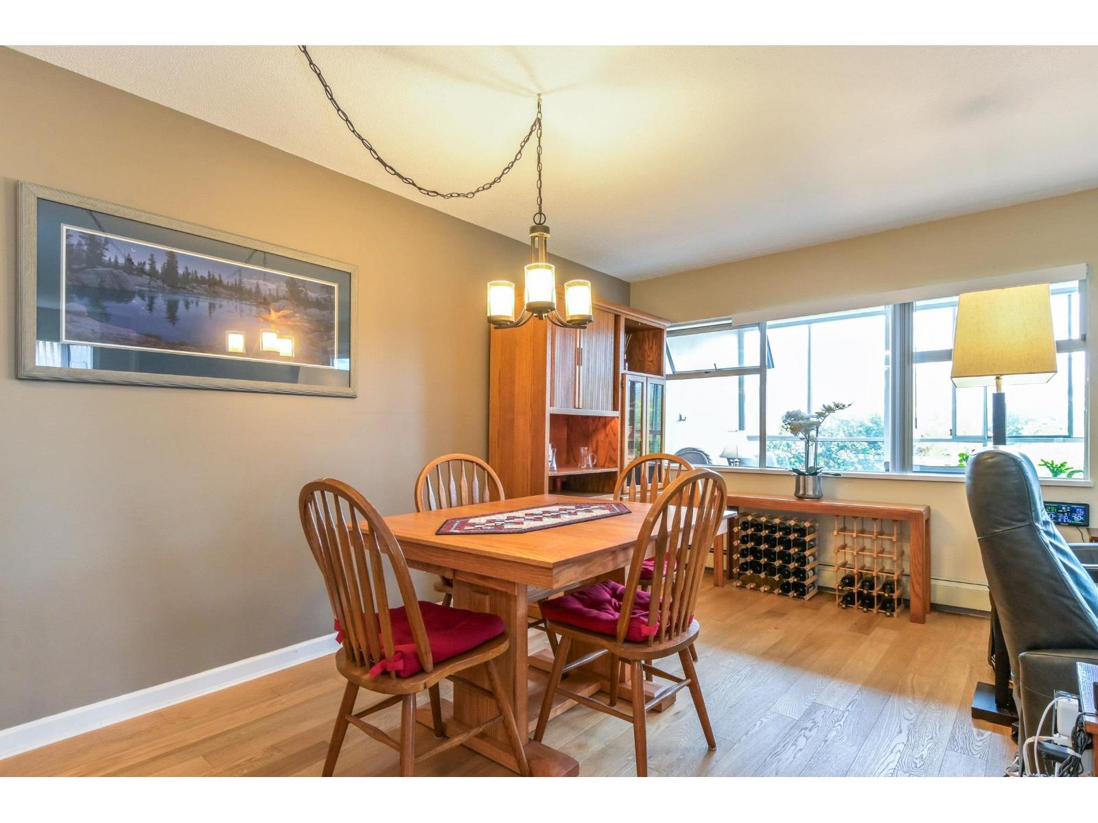 113 1442 Foster Street Property Photo 7