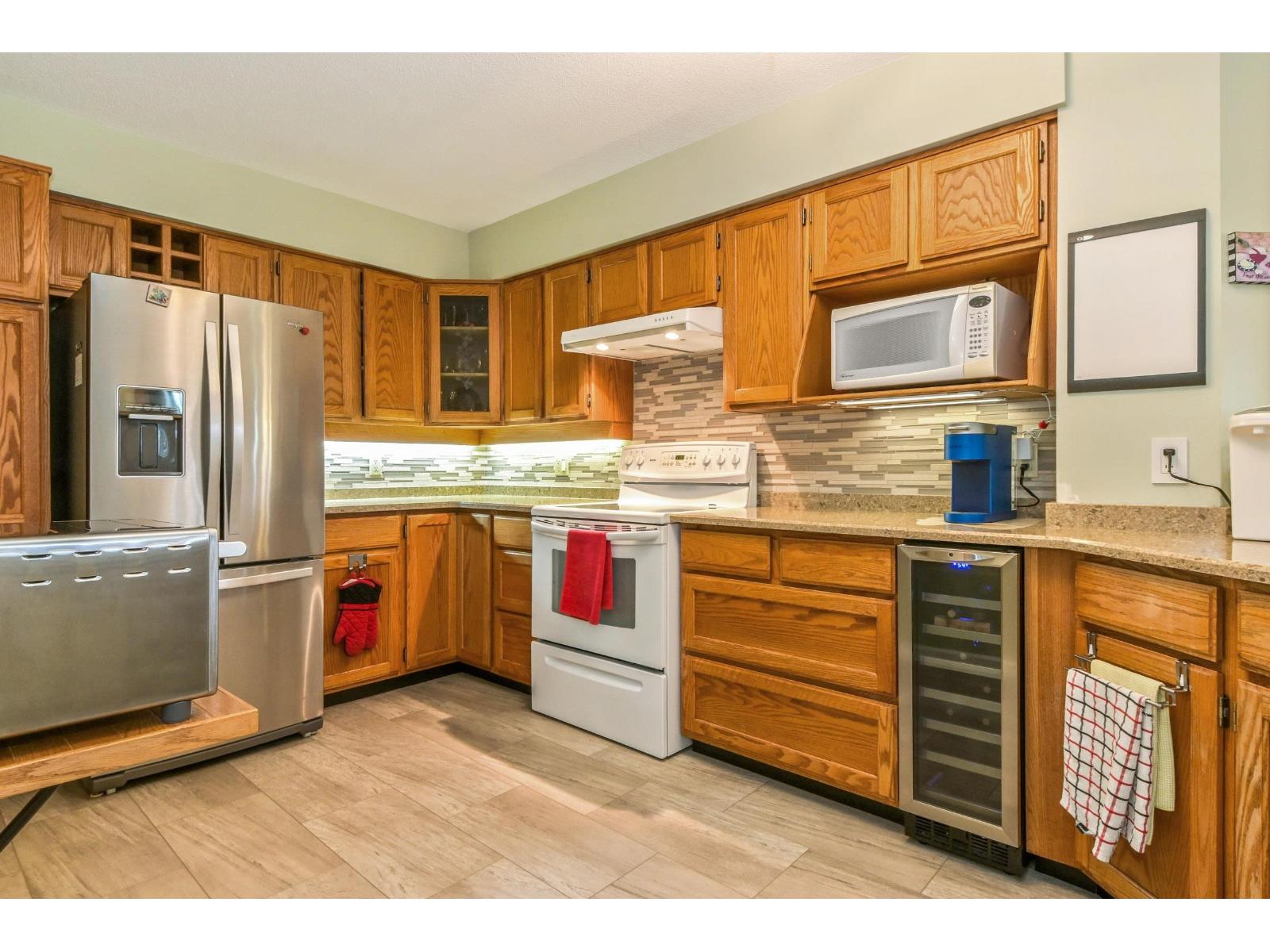 113 1442 Foster Street Property Photo 11