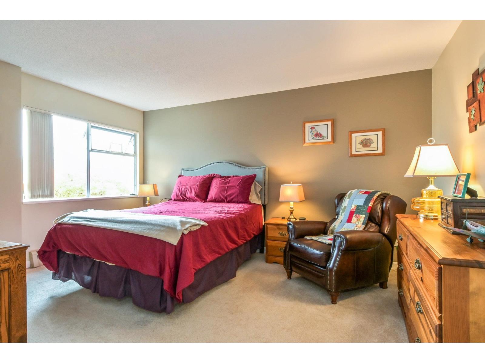 113 1442 Foster Street Property Photo 12