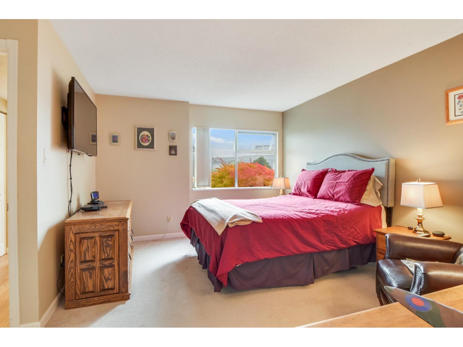 113 1442 Foster Street Property Photo 13