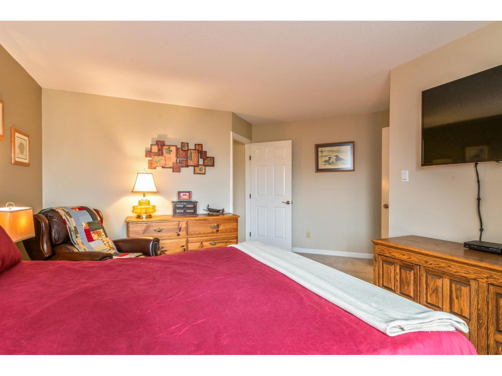 113 1442 Foster Street Property Photo 14