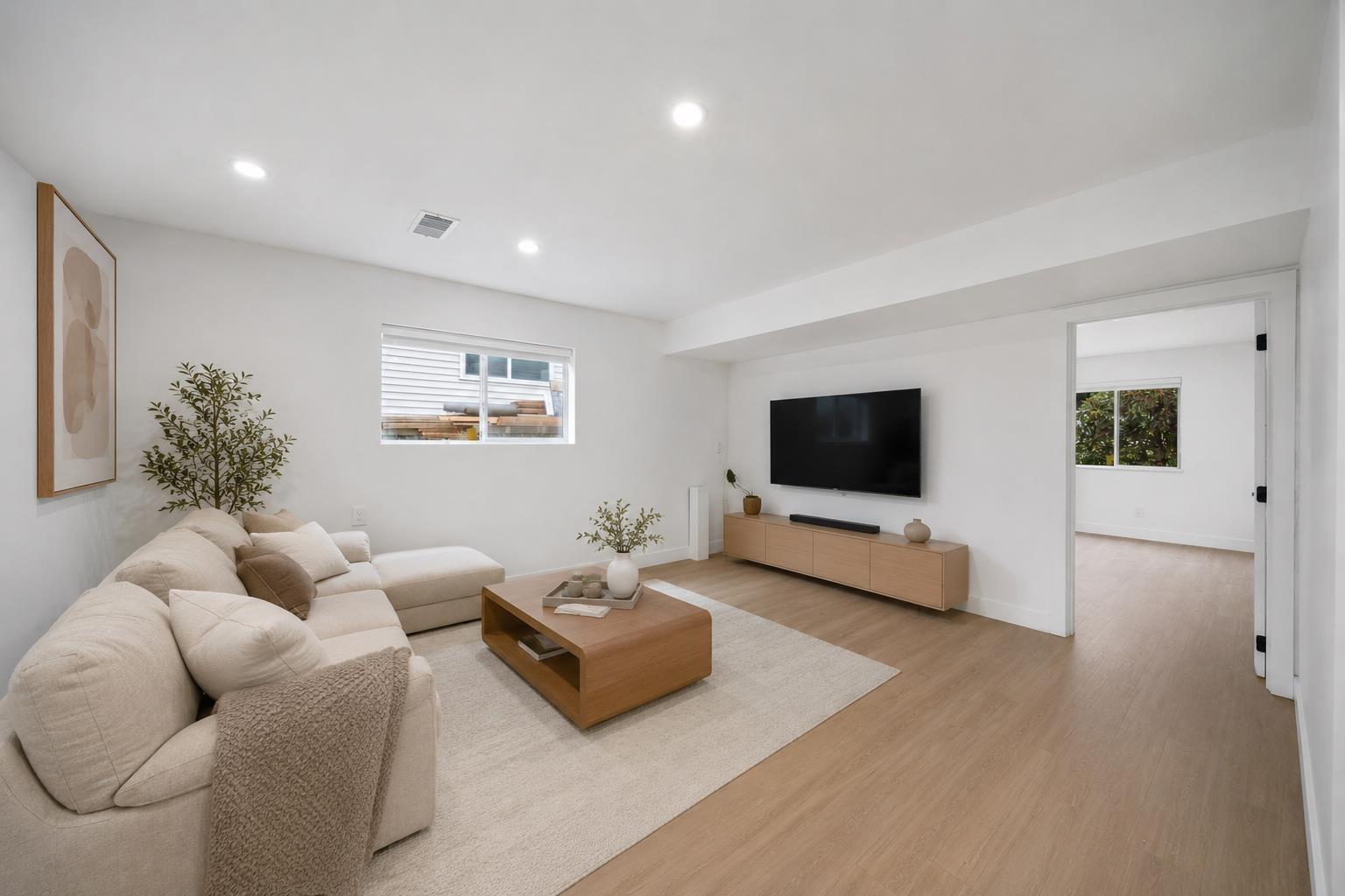 1576 161 Street Property Photo 5