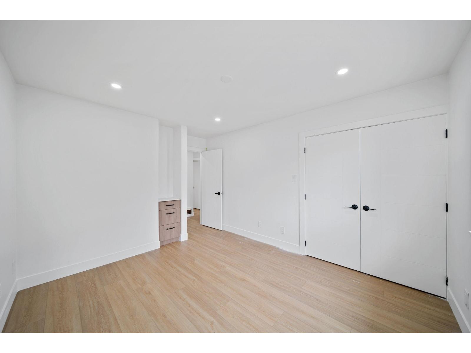 1576 161 Street Property Photo 8