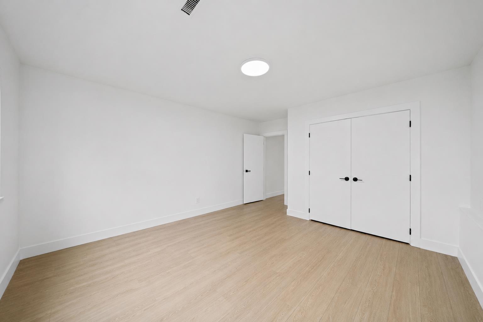 1576 161 Street Property Photo 9