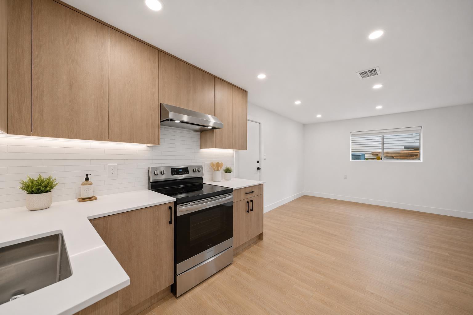 1576 161 Street Property Photo 10